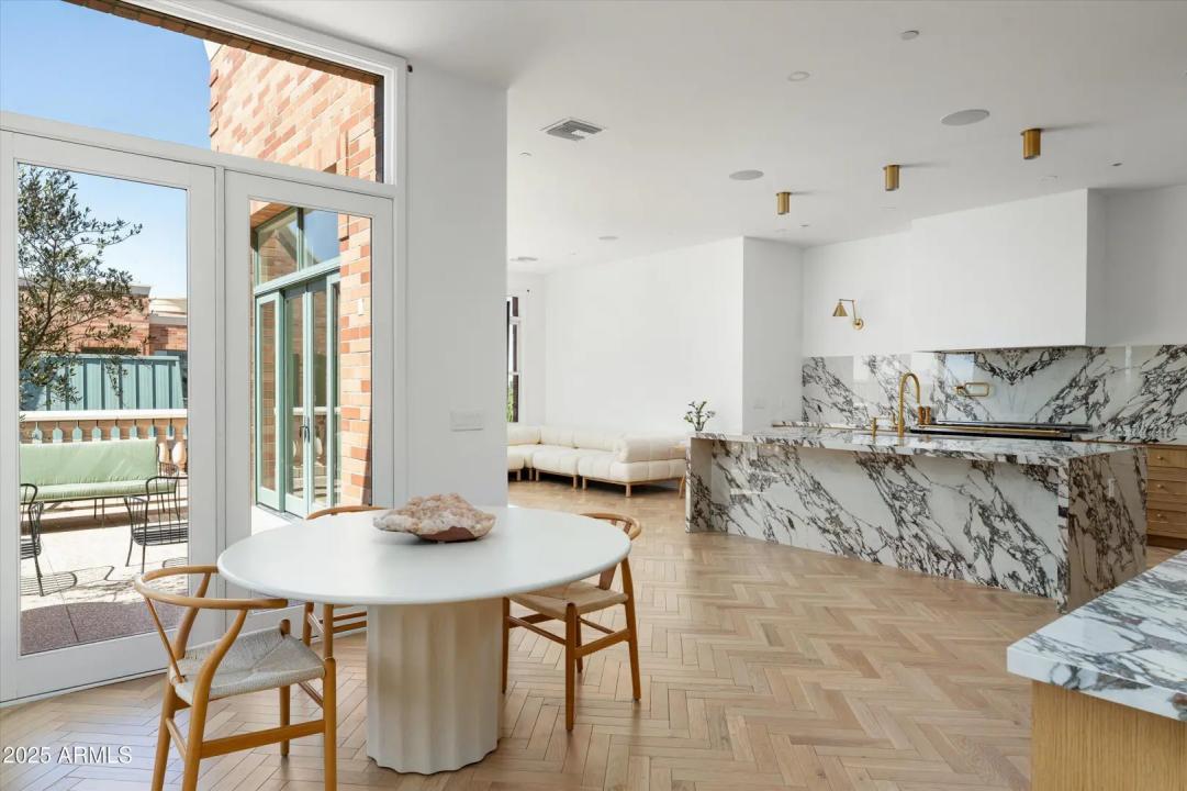 Real Estate Picture 7