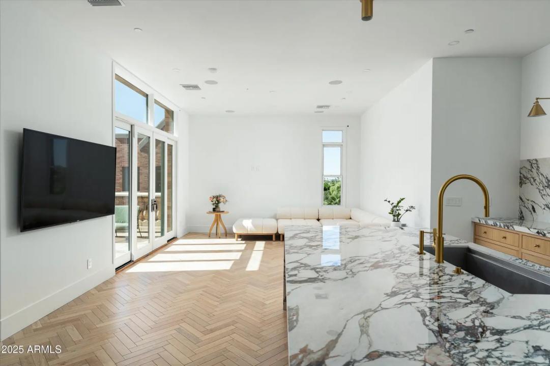 Real Estate Picture 8