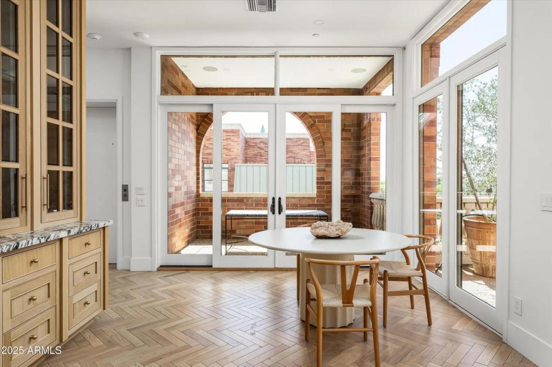 Real Estate Picture 12