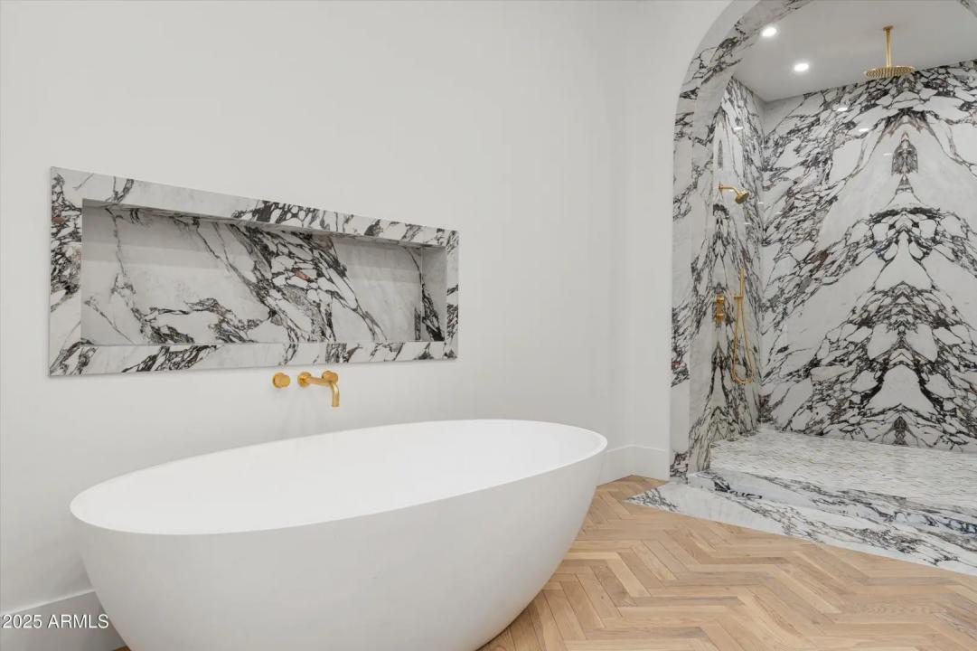 Real Estate Picture 15