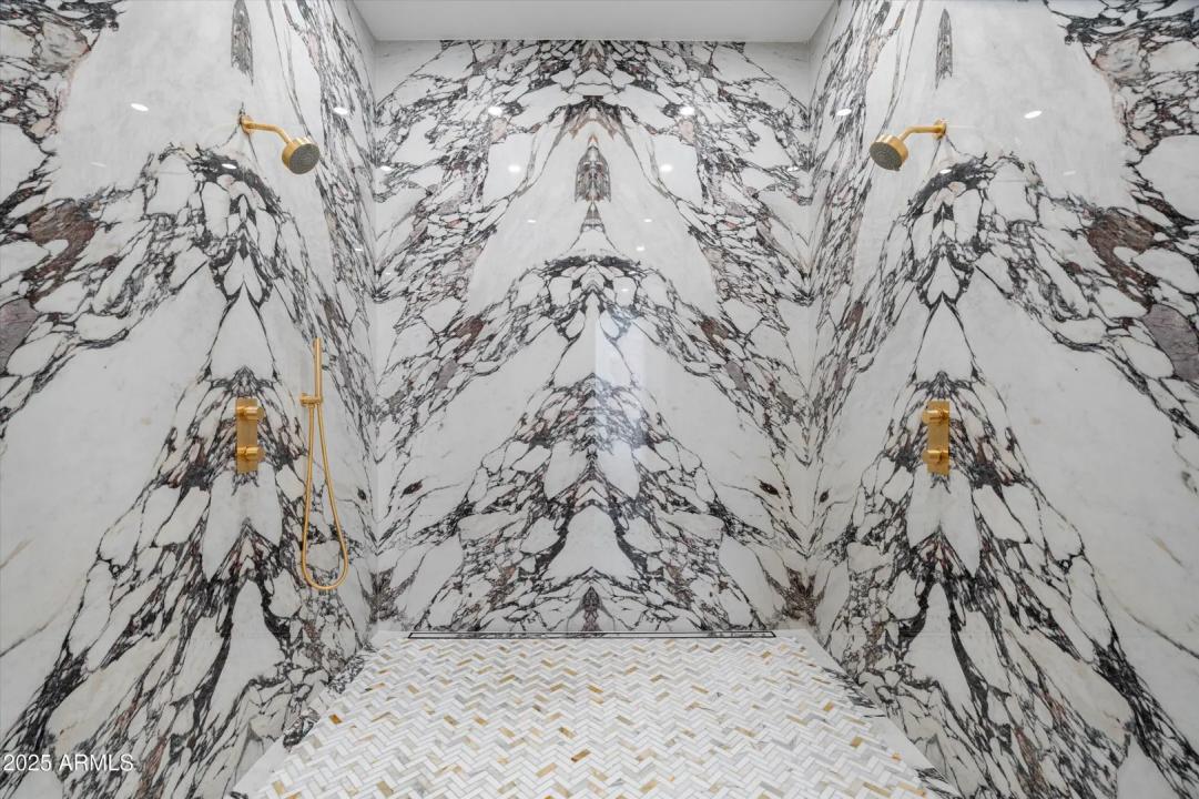 Real Estate Picture 14