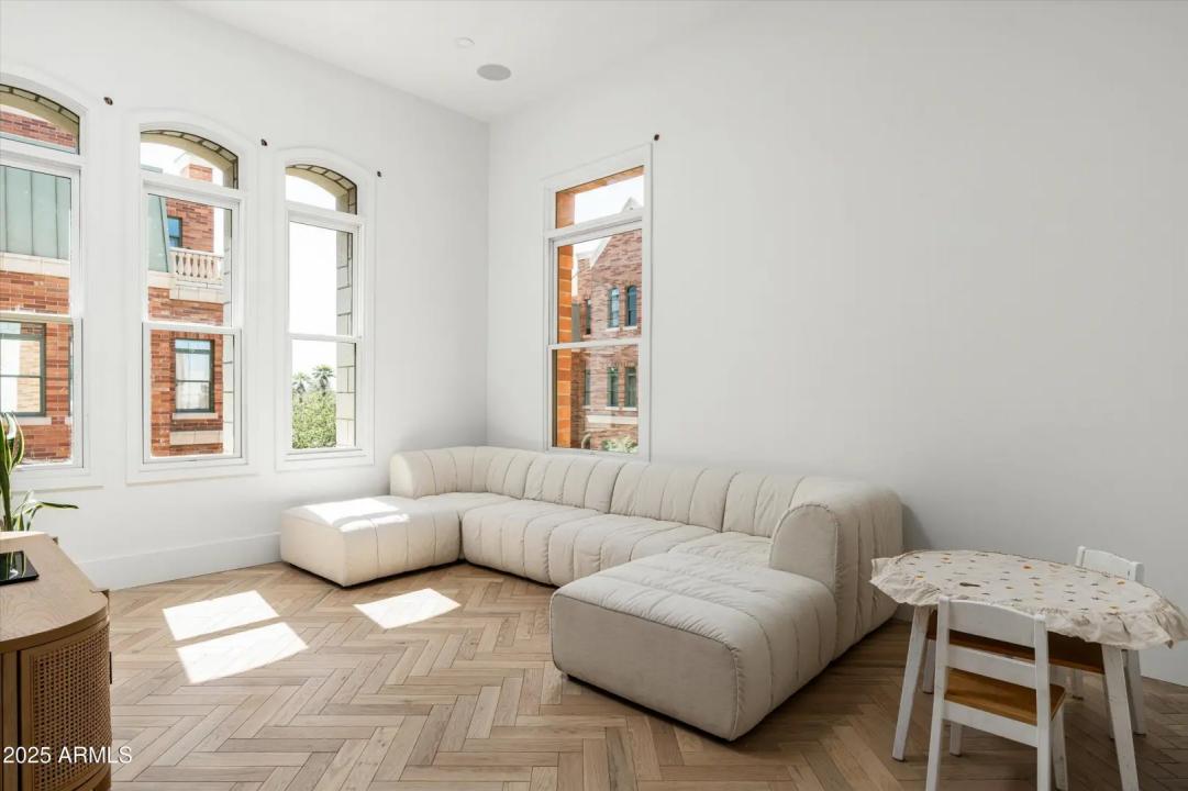 Real Estate Picture 21