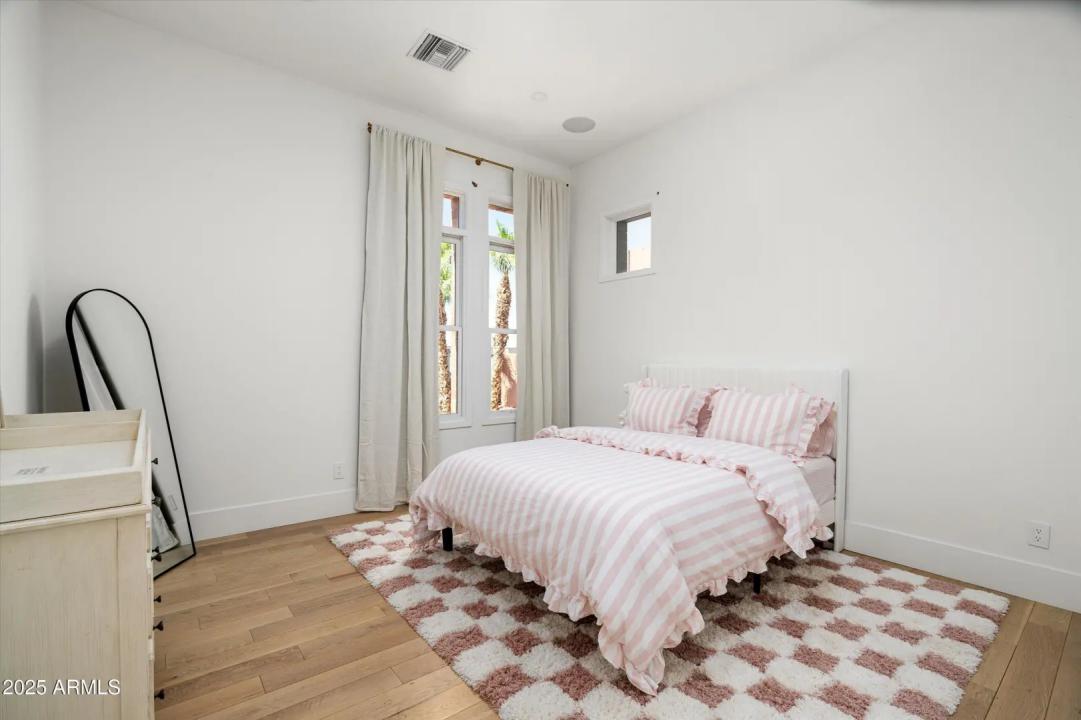 Real Estate Picture 23