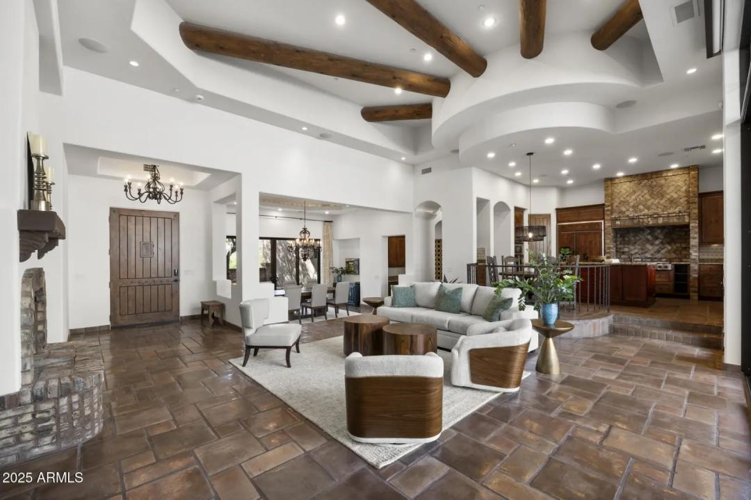 Real Estate Picture 3