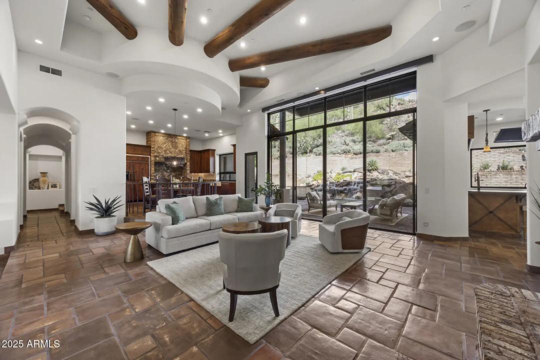 Real Estate Picture 4