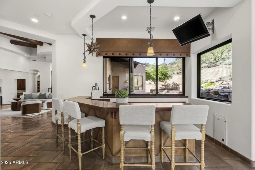 Real Estate Picture 8