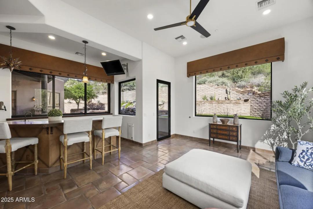 Real Estate Picture 9