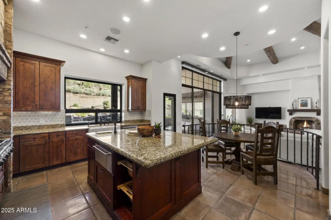 Real Estate Picture 13