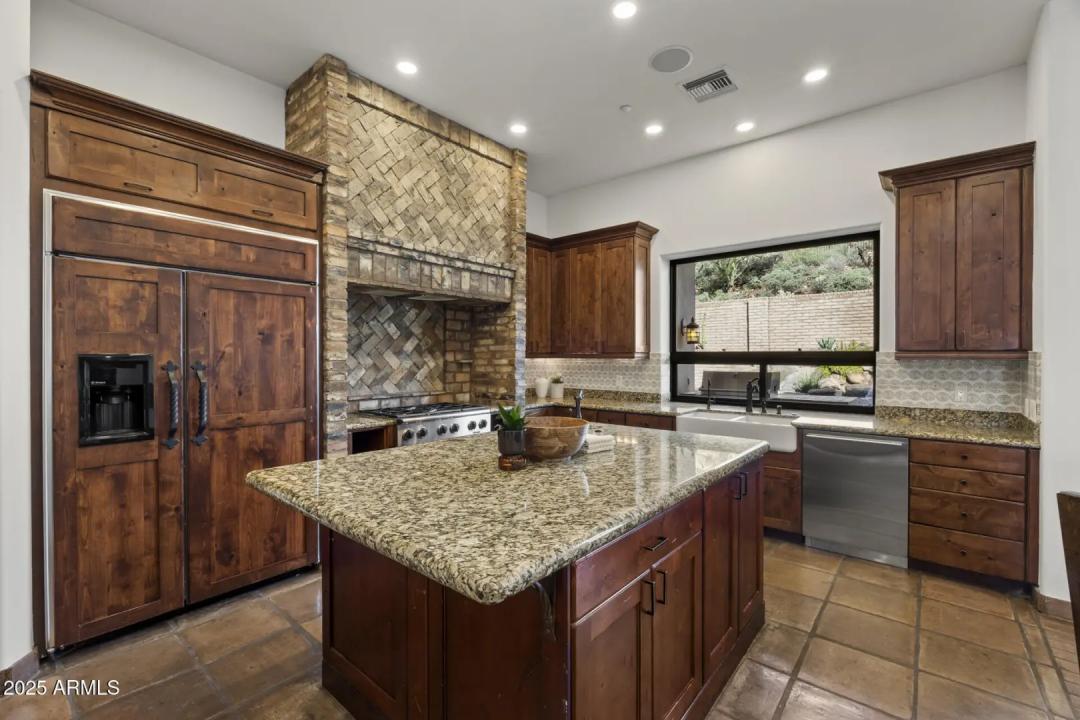 Real Estate Picture 14