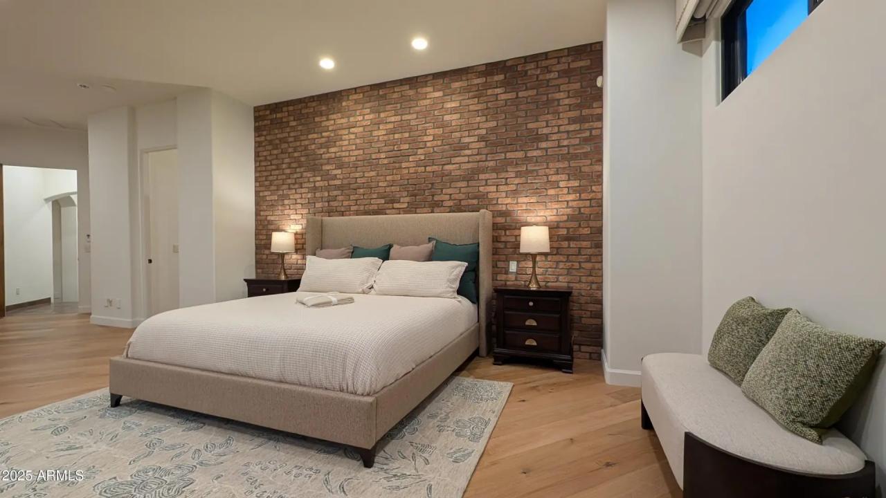 Real Estate Picture 18