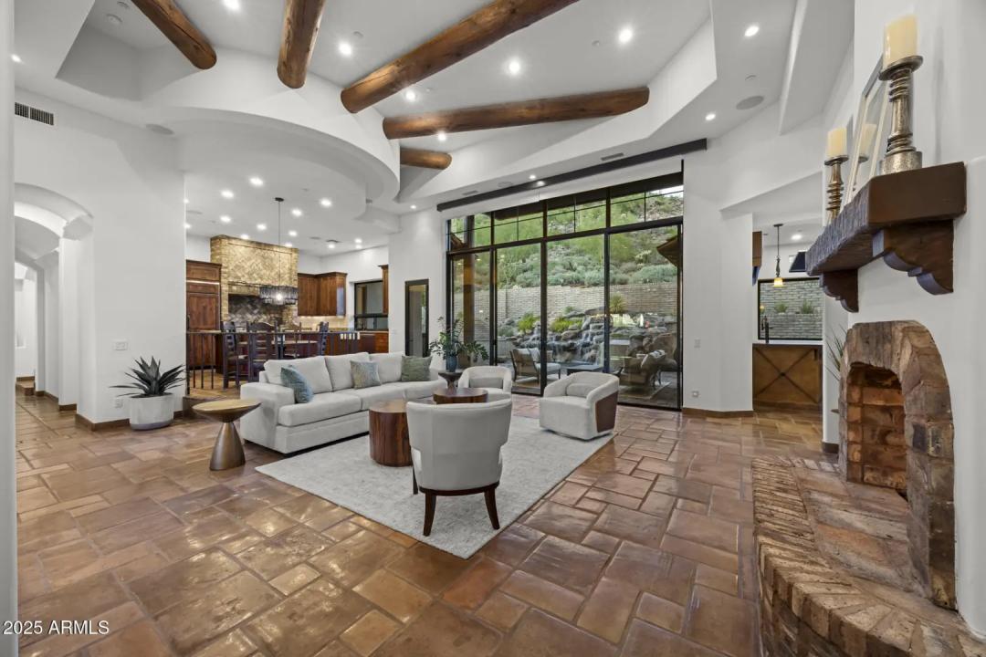 Real Estate Picture 4