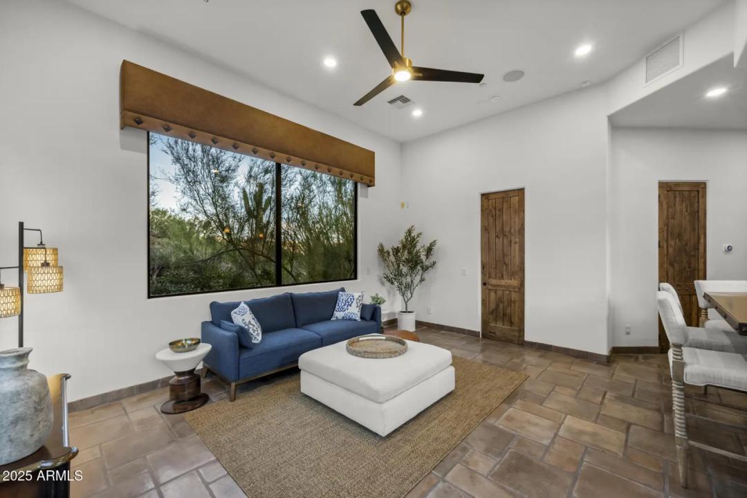 Real Estate Picture 11