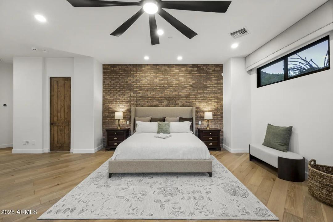 Real Estate Picture 18