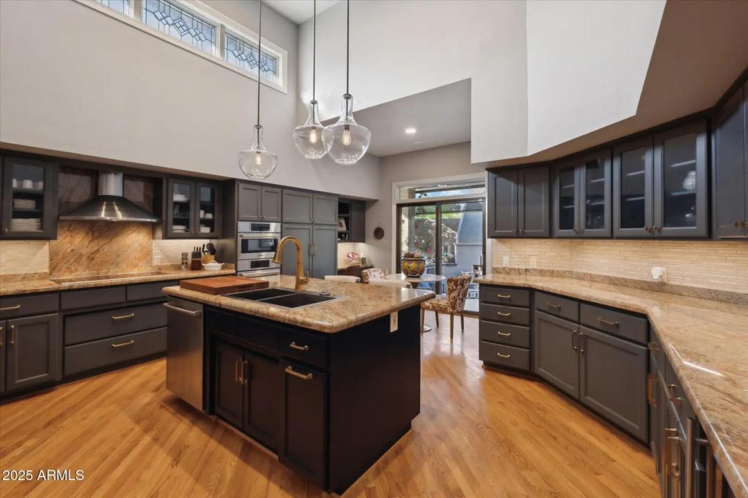Real Estate Picture 16