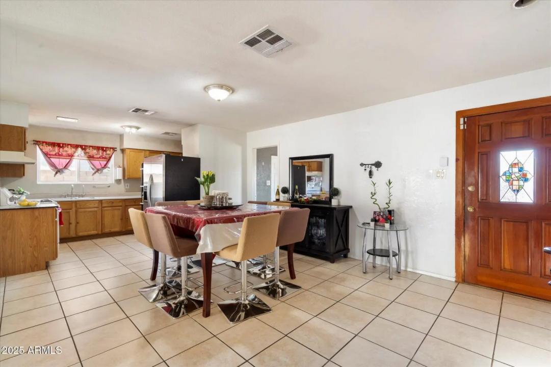 Real Estate Picture 4