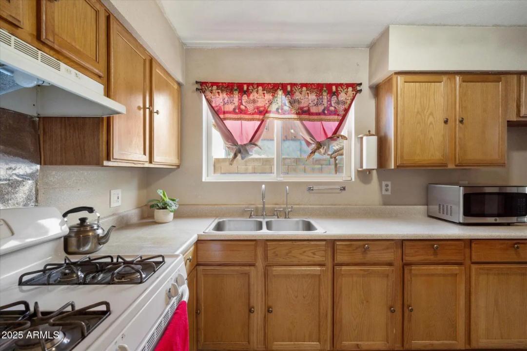 Real Estate Picture 7