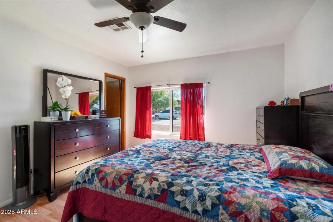 Real Estate Picture 9