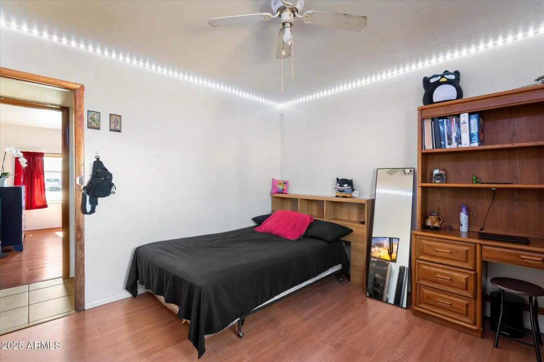 Real Estate Picture 11