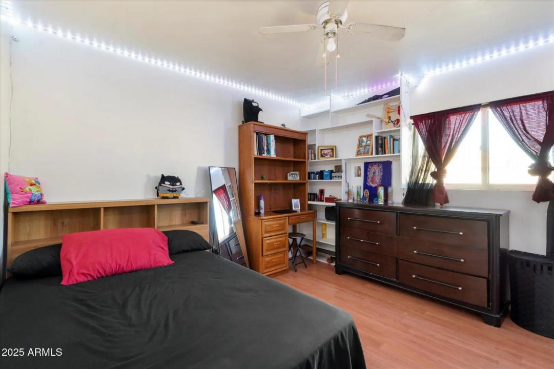 Real Estate Picture 12