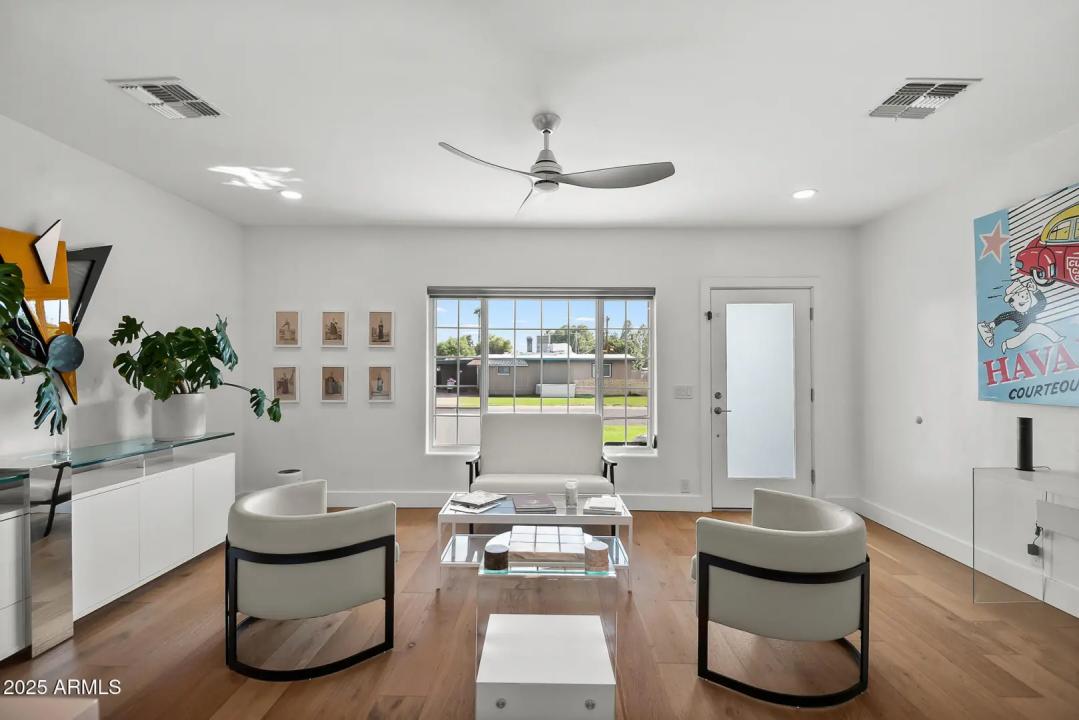 Real Estate Picture 7