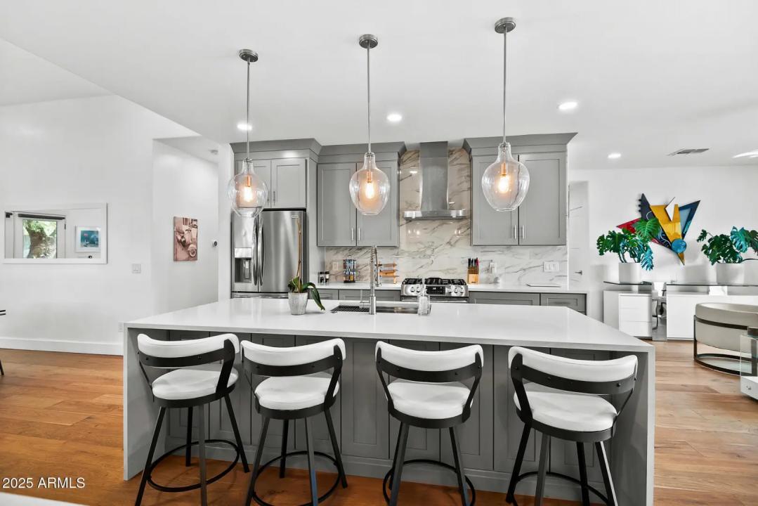 Real Estate Picture 11