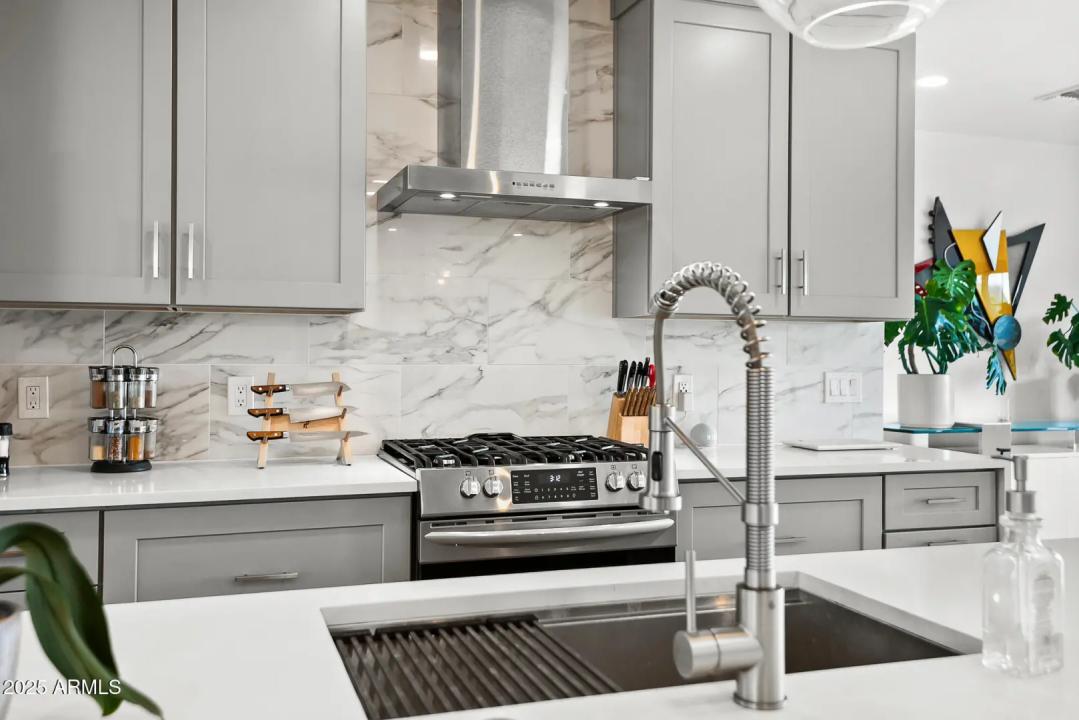 Real Estate Picture 12