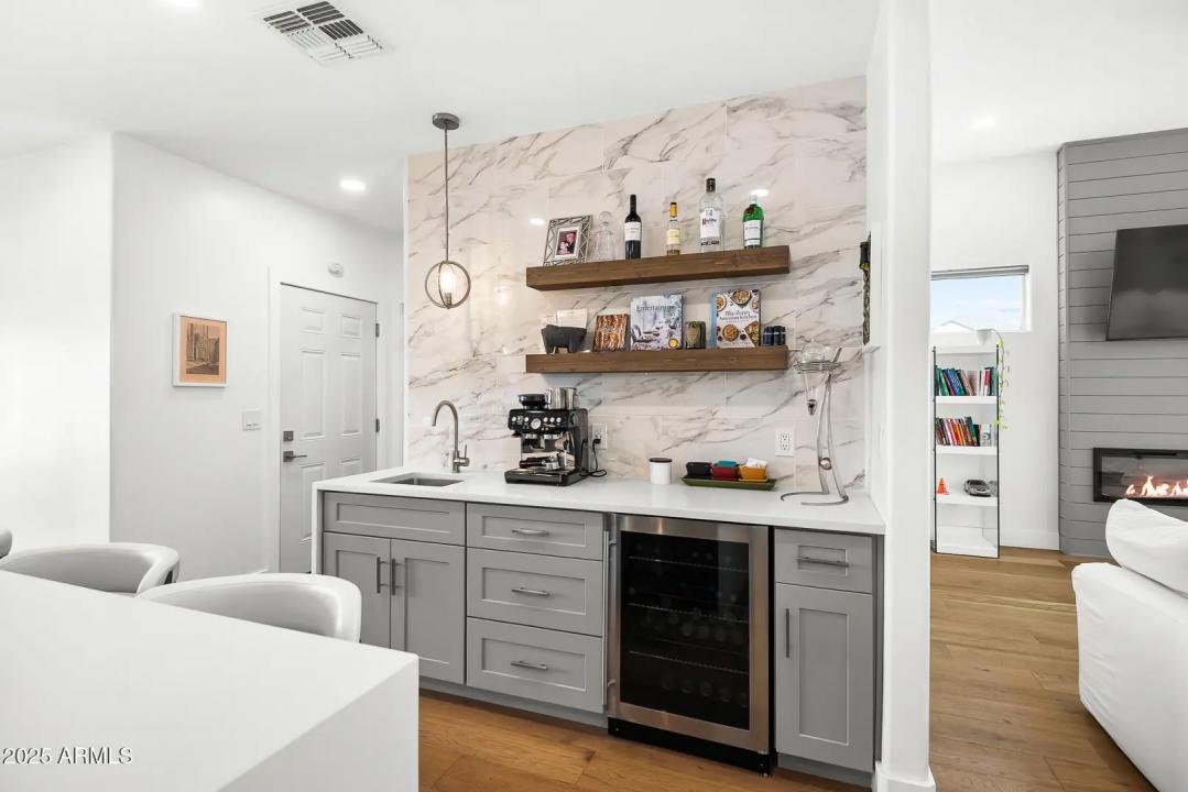 Real Estate Picture 13