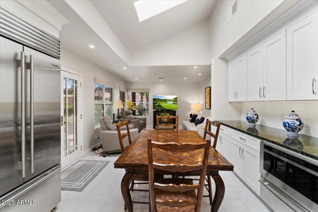 Real Estate Picture 7