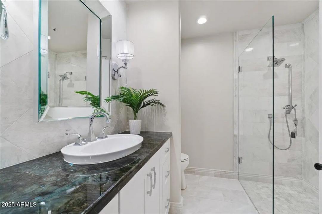 Real Estate Picture 14