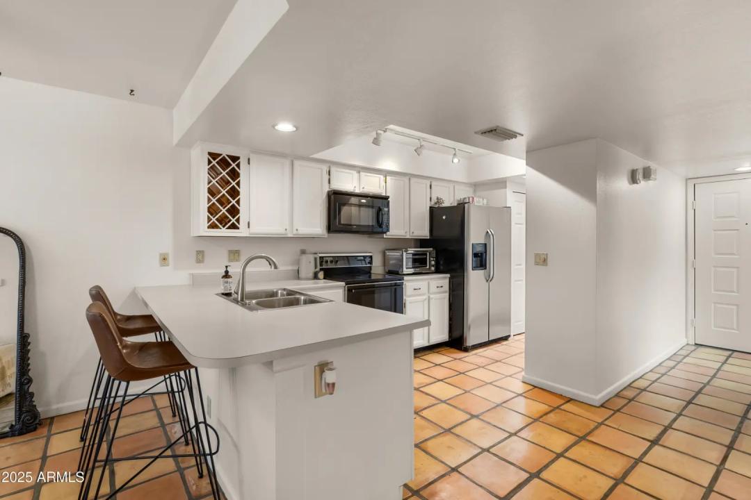 Real Estate Picture 4