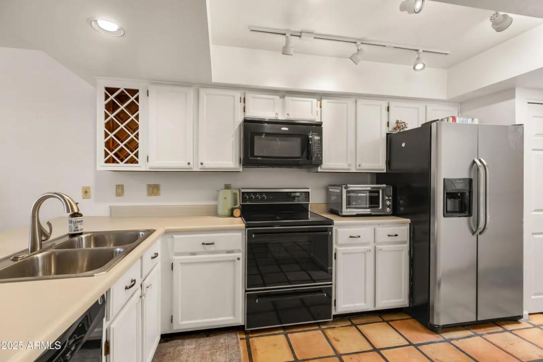 Real Estate Picture 5
