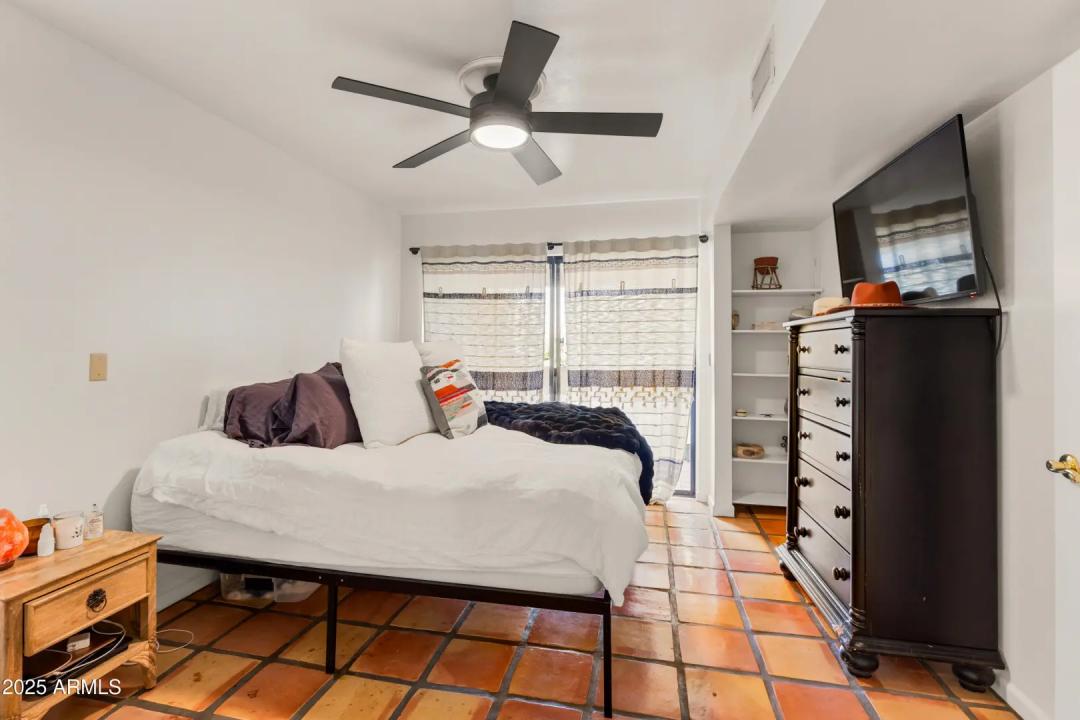 Real Estate Picture 11