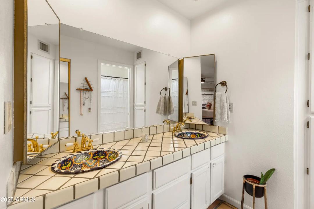 Real Estate Picture 14