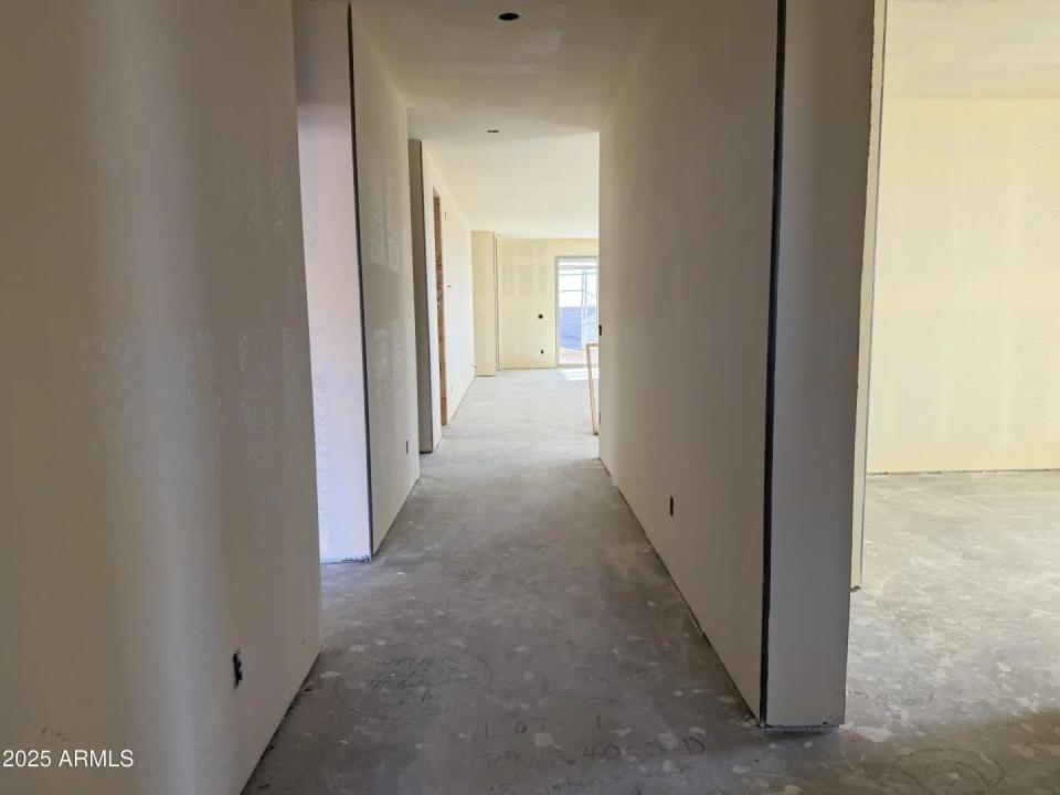 Real Estate Picture 3