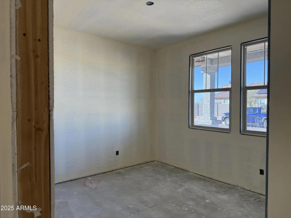 Real Estate Picture 4