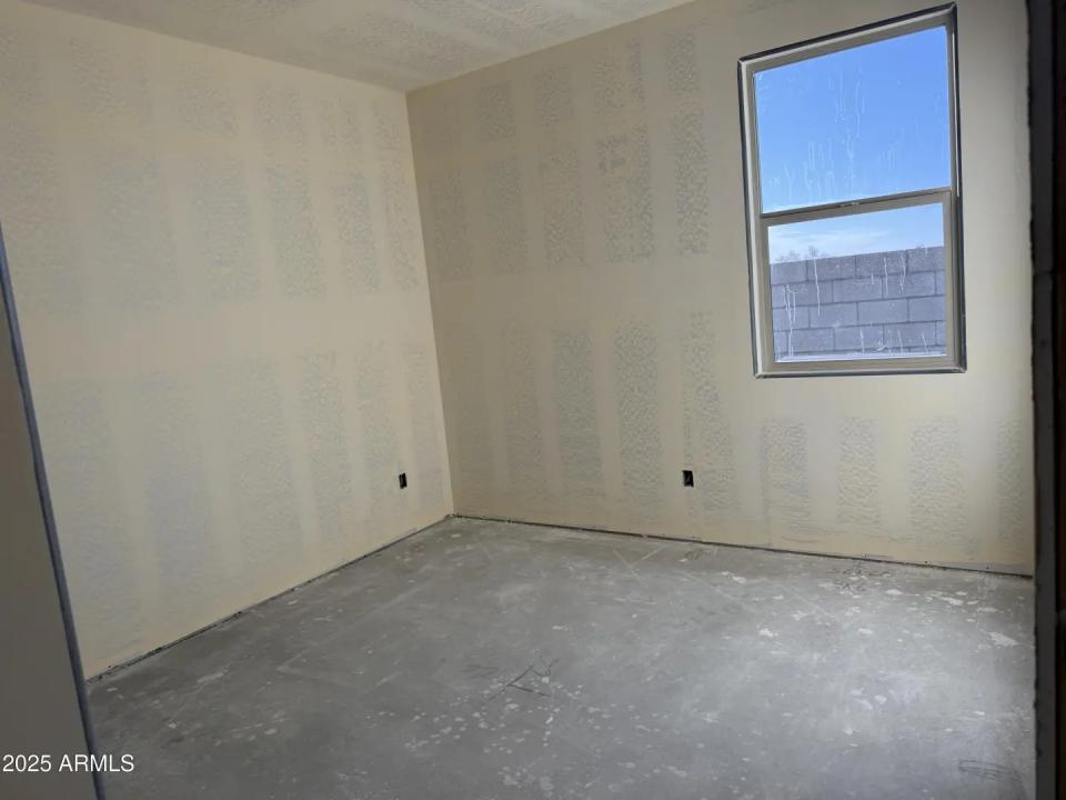 Real Estate Picture 5