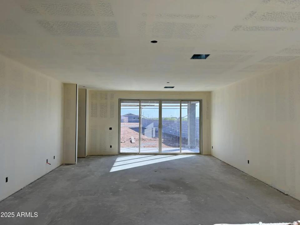 Real Estate Picture 7