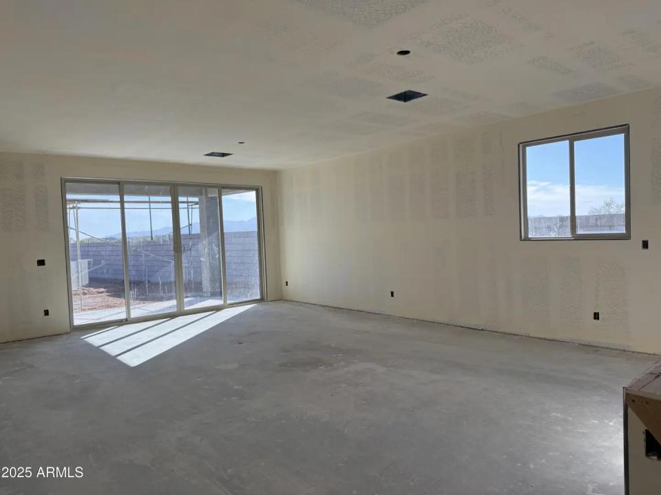 Real Estate Picture 8