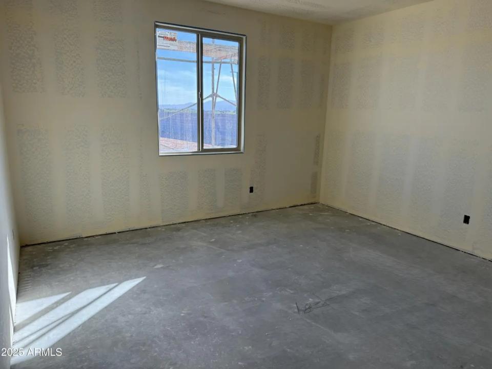 Real Estate Picture 12