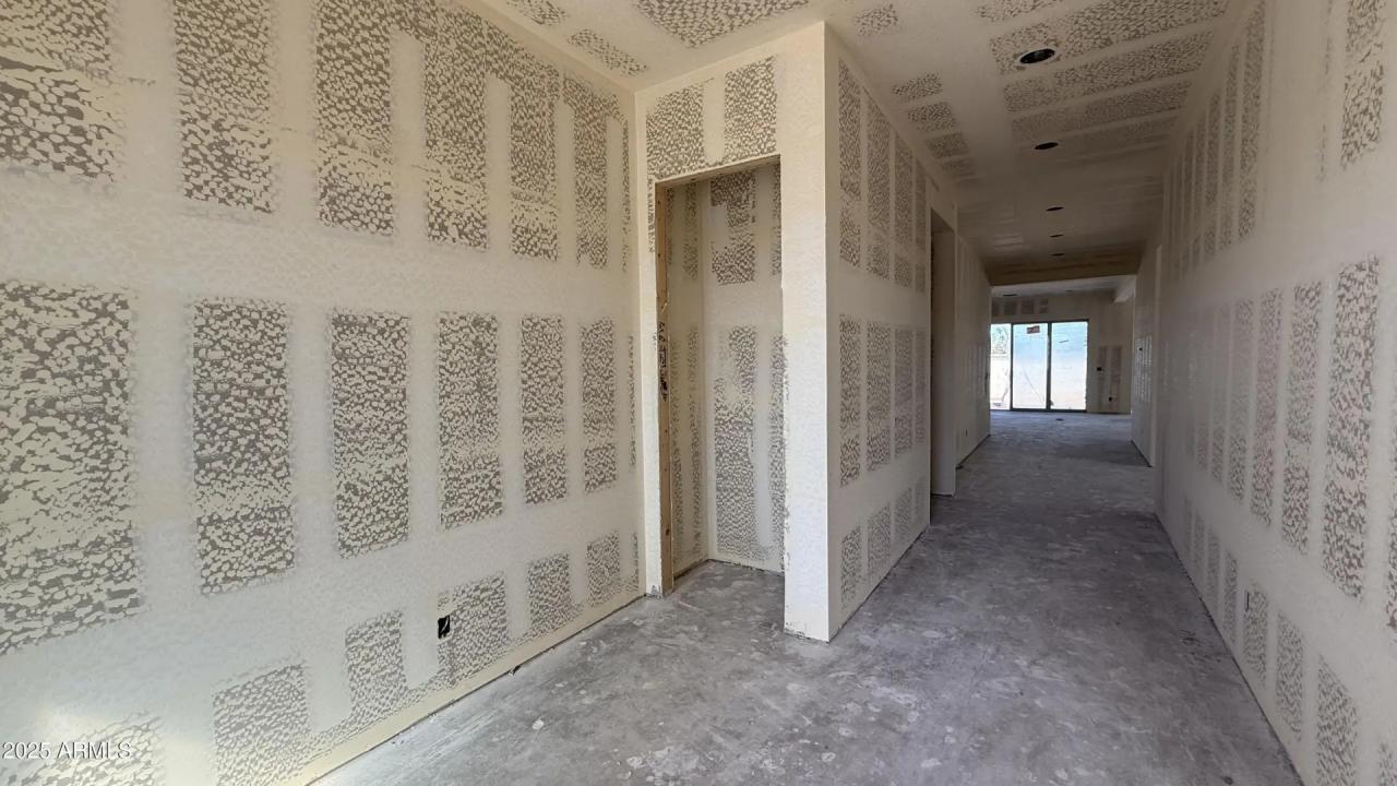 Real Estate Picture 3