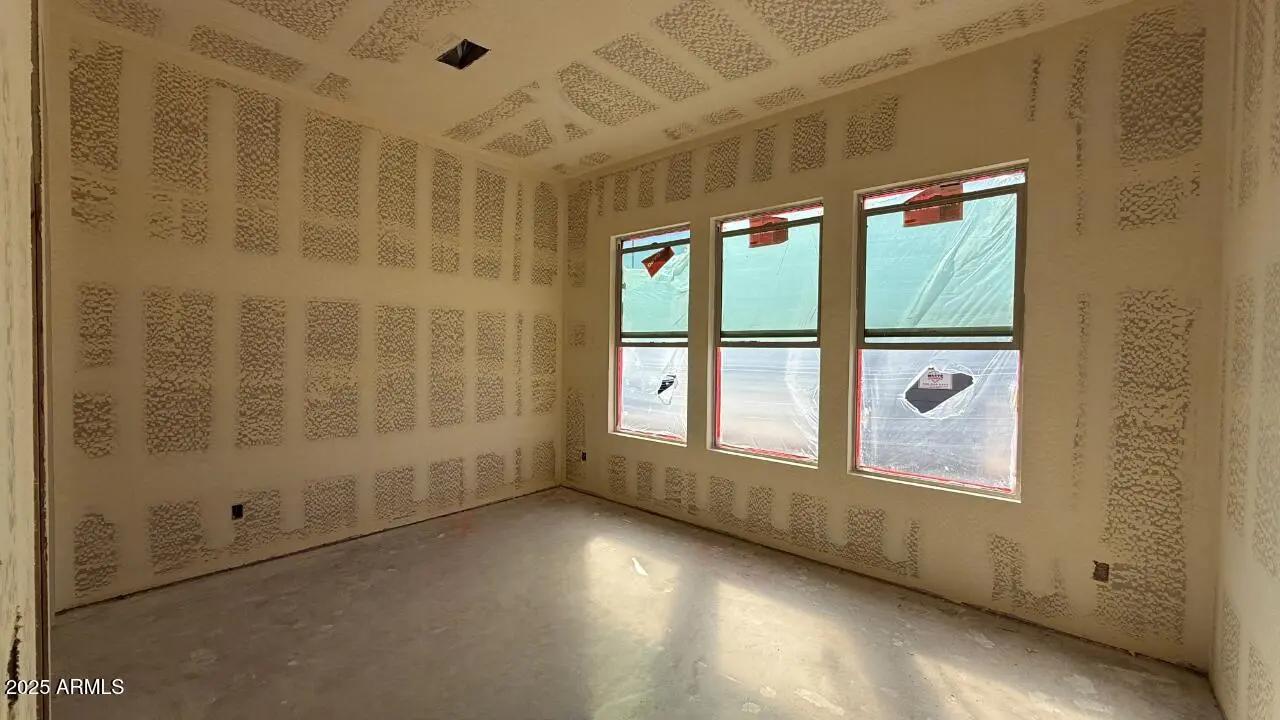 Real Estate Picture 4