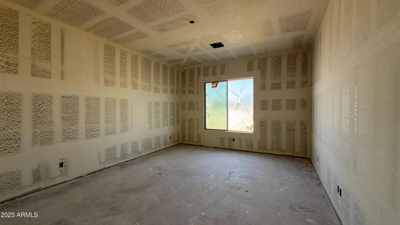 Real Estate Picture 14