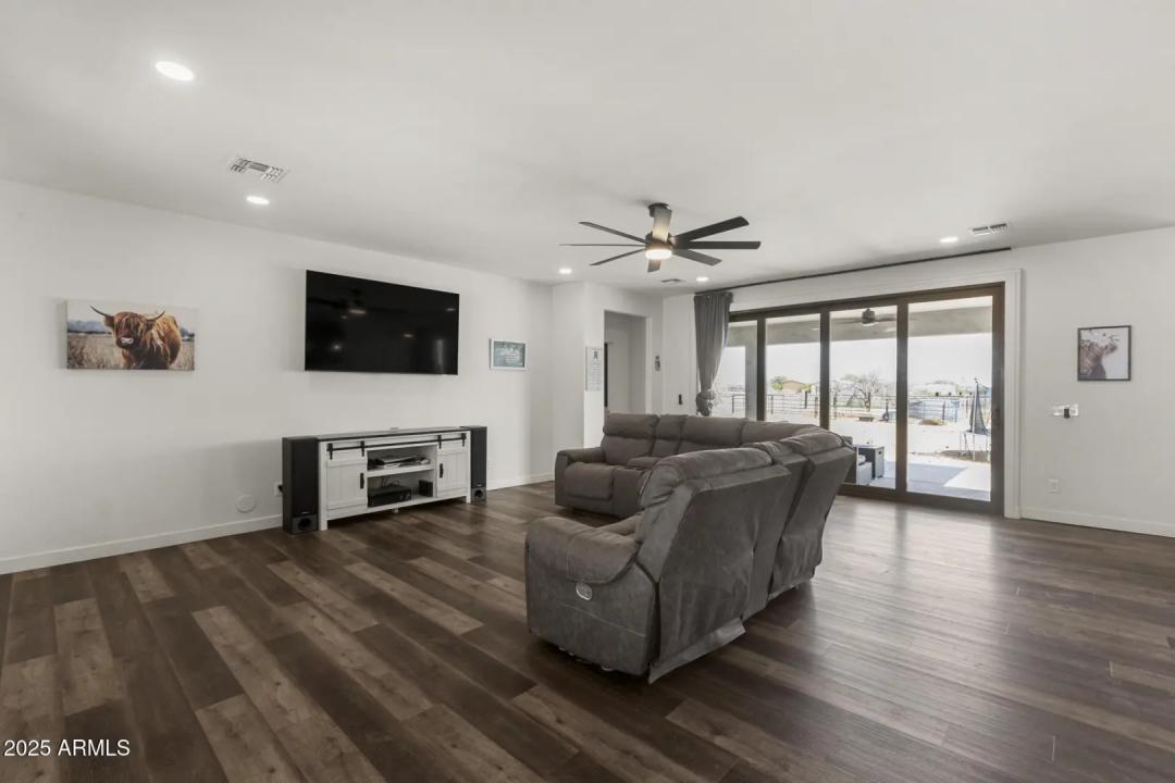 Real Estate Picture 9