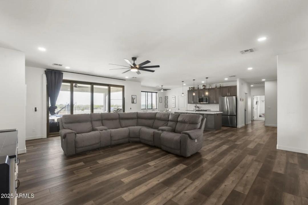 Real Estate Picture 10