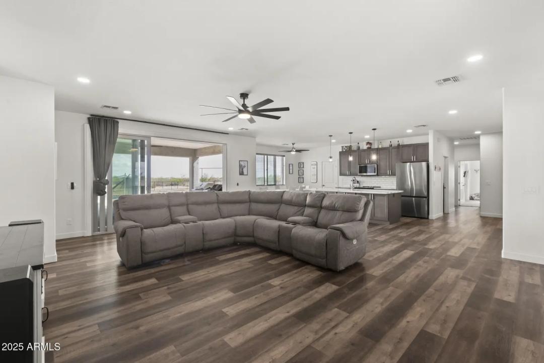 Real Estate Picture 12