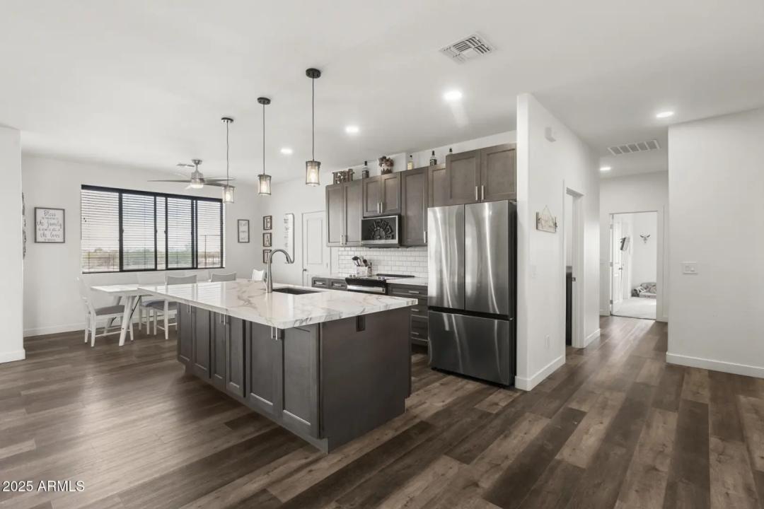 Real Estate Picture 13