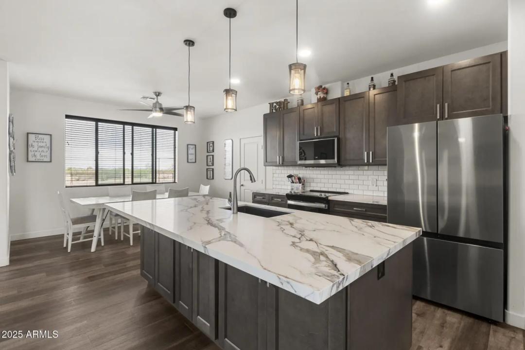 Real Estate Picture 14
