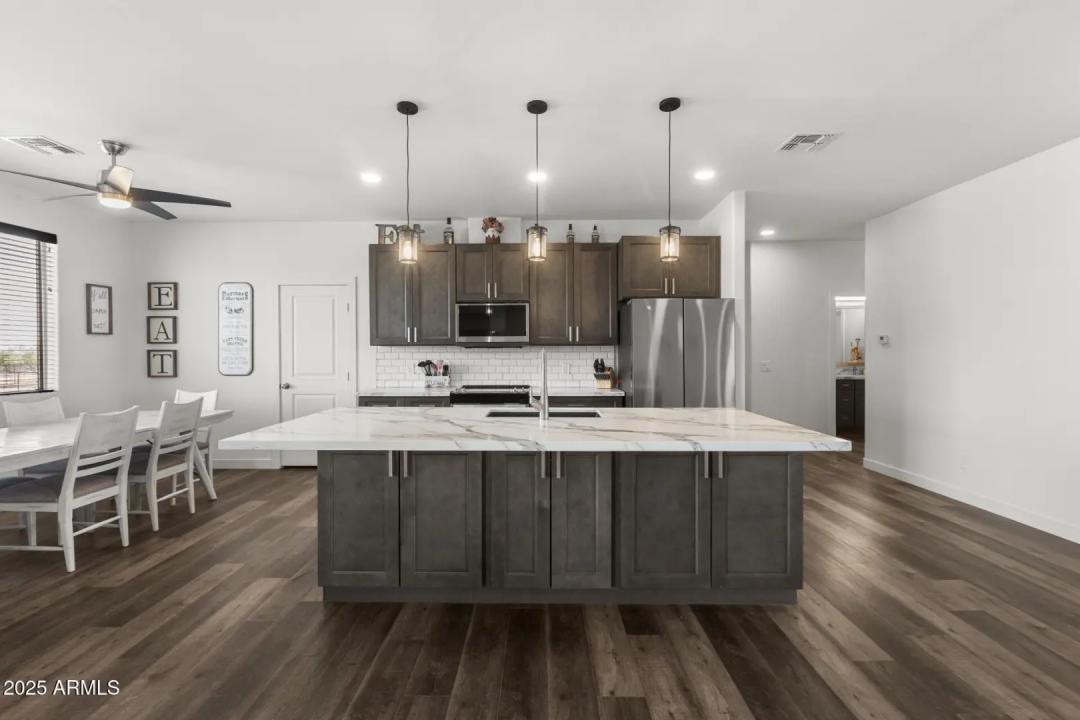 Real Estate Picture 15