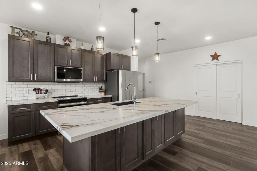 Real Estate Picture 16