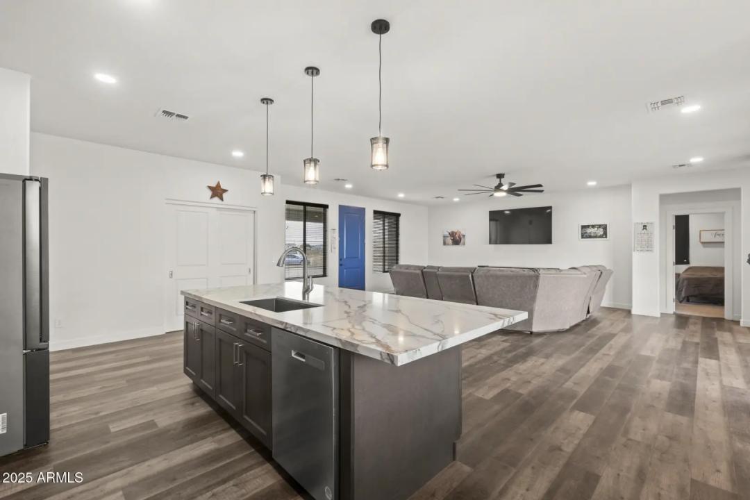 Real Estate Picture 18